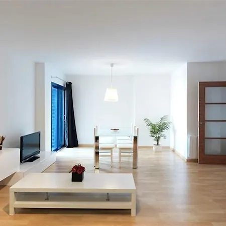 Superb 4 Bedroom In Apartman Sitges